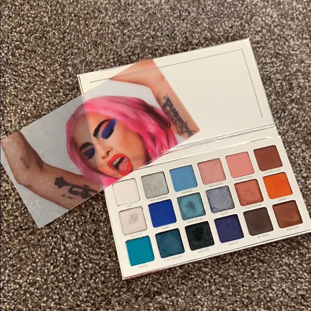 Haus labs stupid love eyeshadow palette